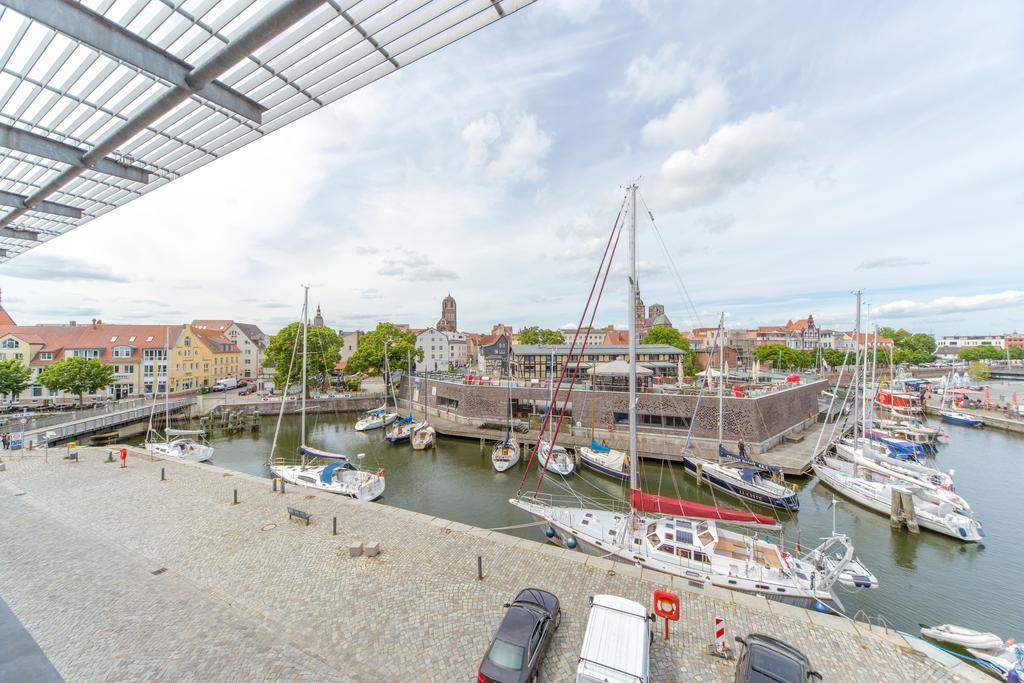 Hochwertige Apartments im Stralsunder Hafen Exterior foto
