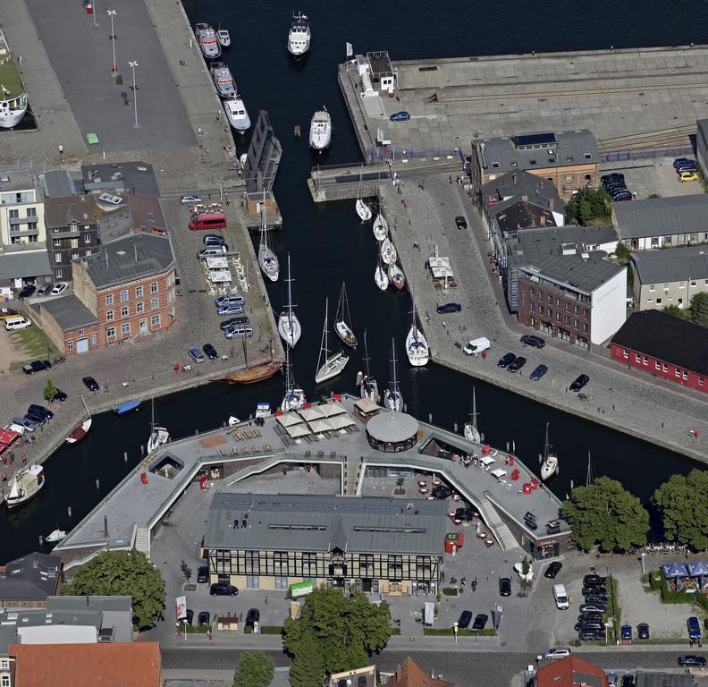 Hochwertige Apartments im Stralsunder Hafen Exterior foto